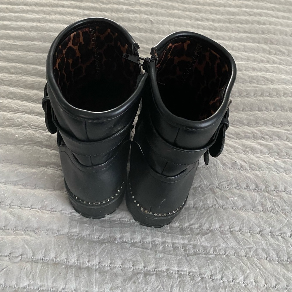 Never worn Steve Madden boots
